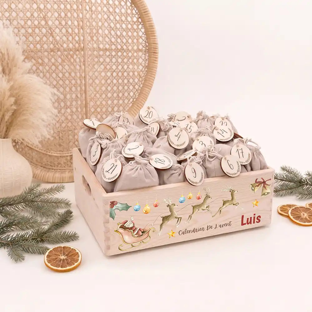 Calendrier de l'avent personnalisé, motif Père Noël en traîneau — Caisse en bois clair | Kidsmood