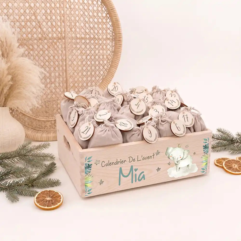 Calendrier de l'avent personnalisé, motif Petit éléphant — Caisse en bois clair | Kidsmood