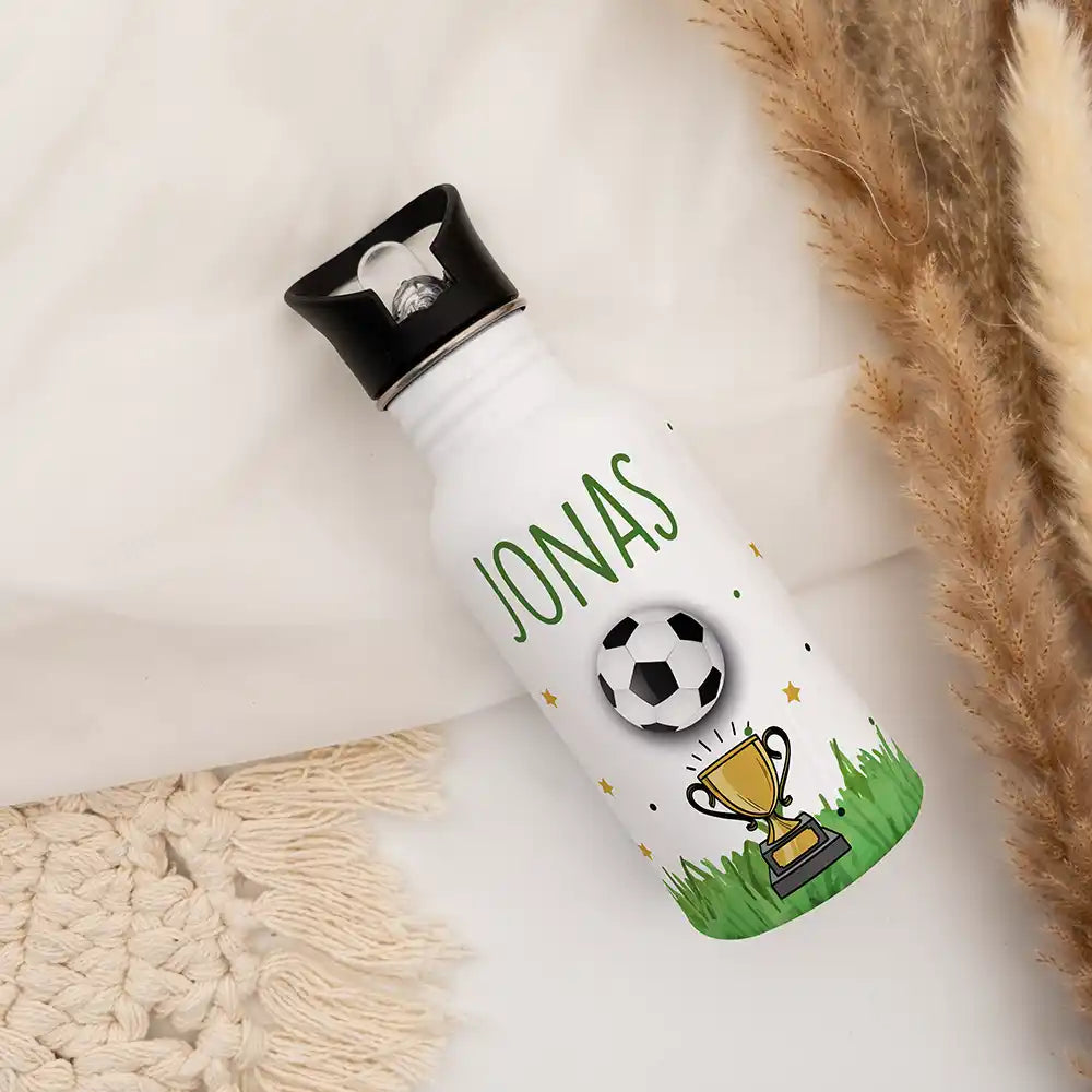 Jolie gourde personnalisée enfant motif Football et trophée avec prénom — Kidsmood