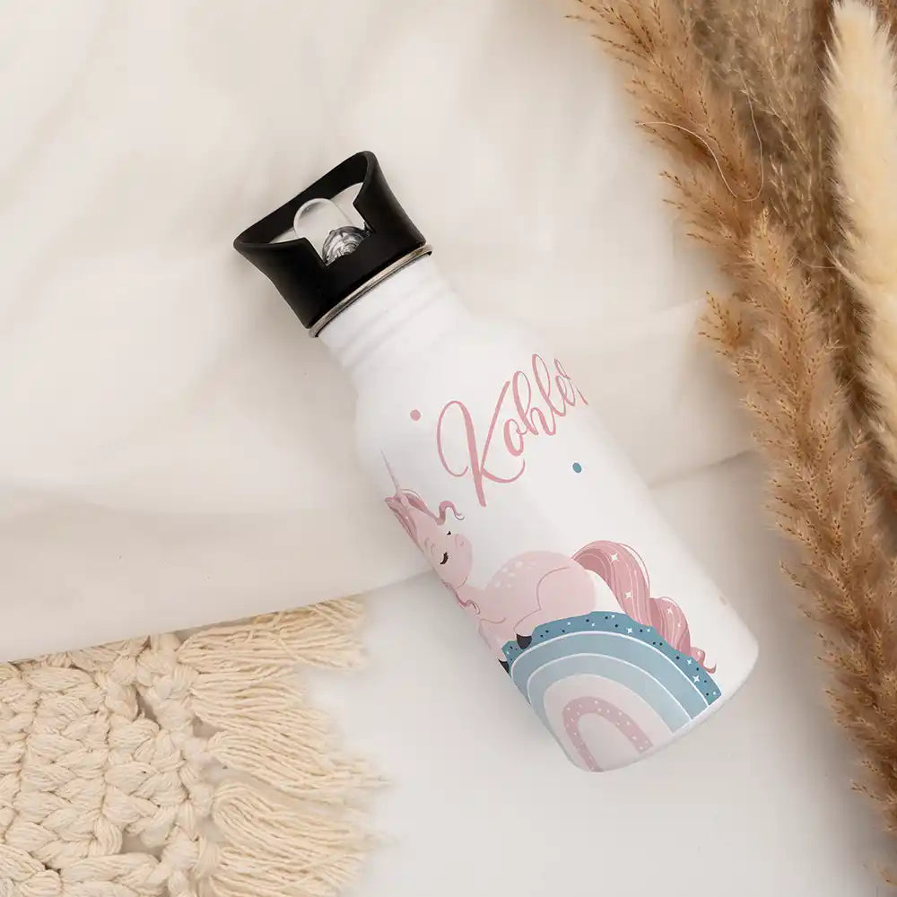 Jolie gourde personnalisée enfant motif Licorne sur arc-en-ciel avec prénom — Kidsmood