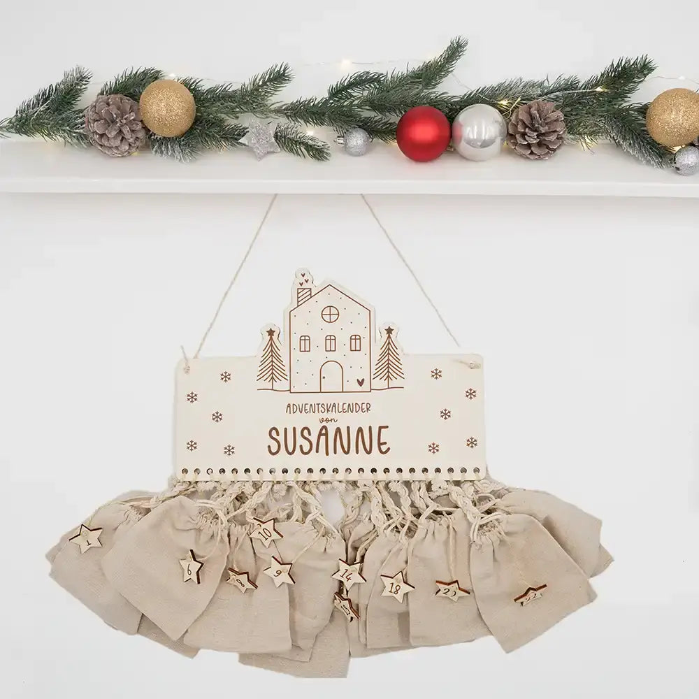 Personalisierbarer Adventskalender "Winterhaus" - Holz & Jute für Kinder