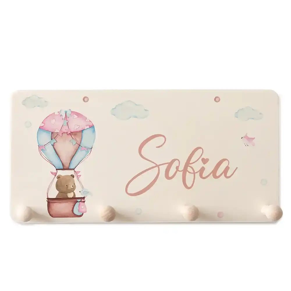 ballon bär motiv auf personalisierter holzgarderobe