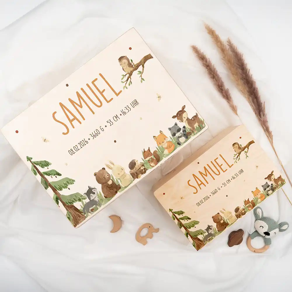 Boîte à souvenirs bébé personnalisée Animaux de la forêt – détail du couvercle en lumière naturelle