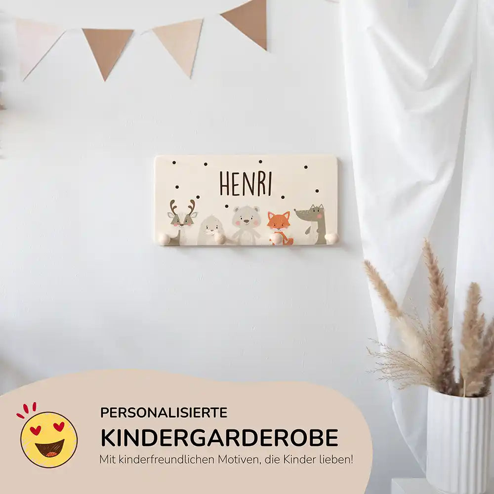 personalisierte garderobe mit winter animals für kinderzimmer
