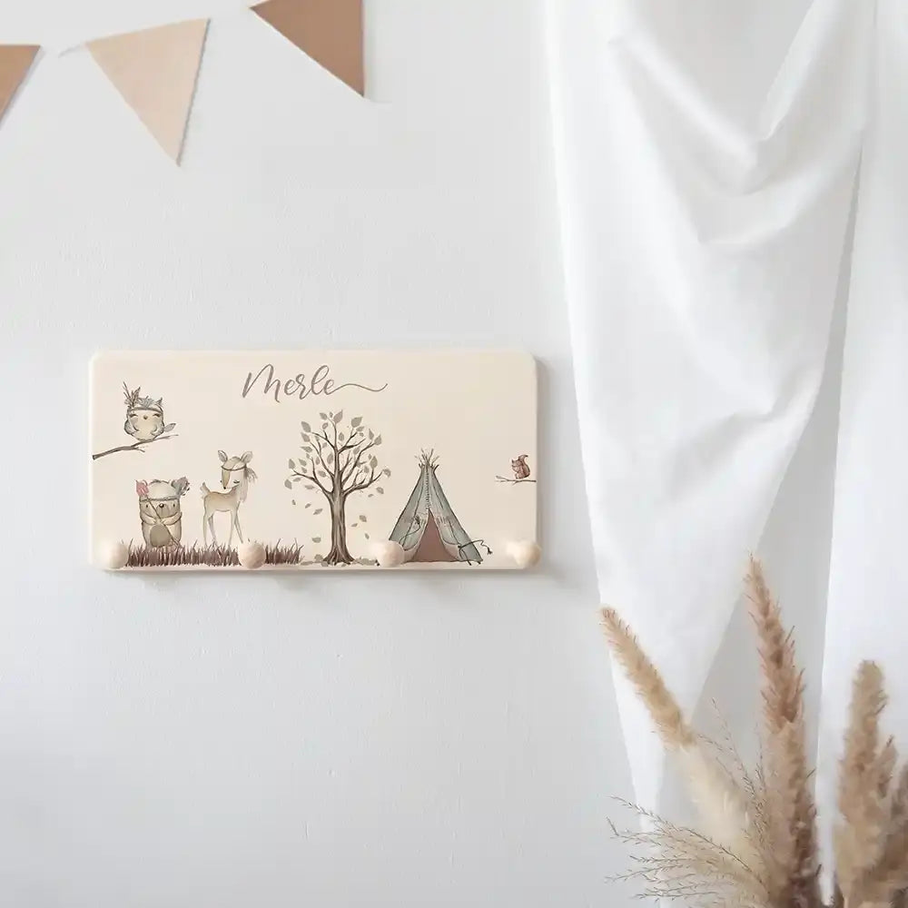 personalisierte garderobe mit woodland für kinderzimmer