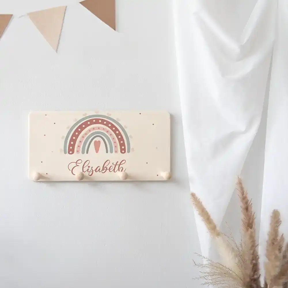 personalisierte garderobe mit regenbogen für kinderzimmer