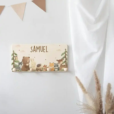 personalisierte garderobe mit waldtieren für kinderzimmer