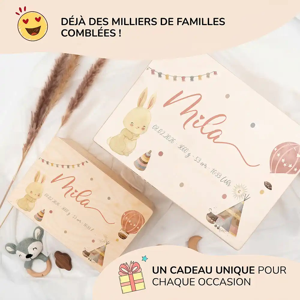 Boîte à souvenirs bébé personnalisée Lapin et montgolfière – les deux grandes tailles présentées ensemble