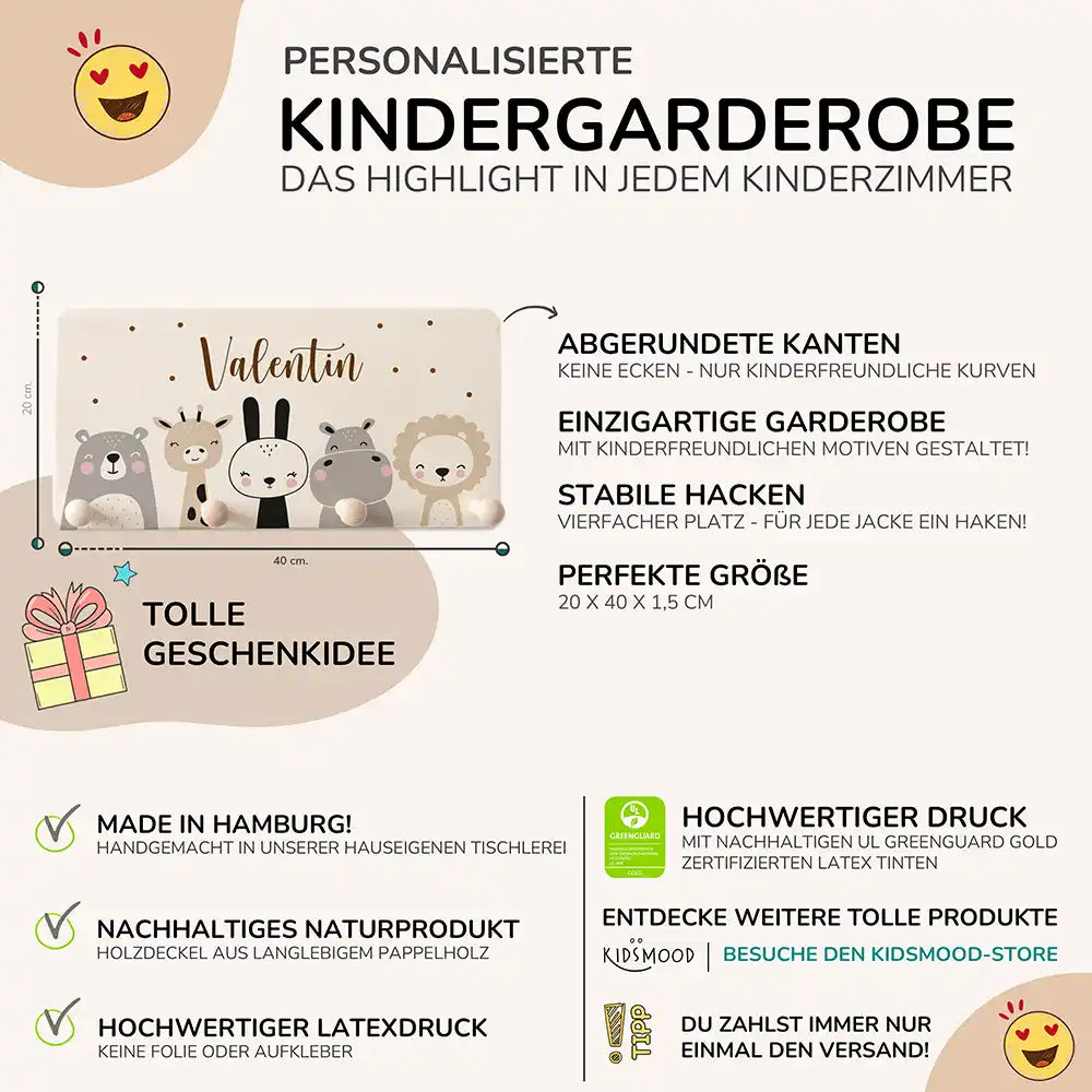 detailansicht der gravierten tierfamilie motive auf der holzgarderobe