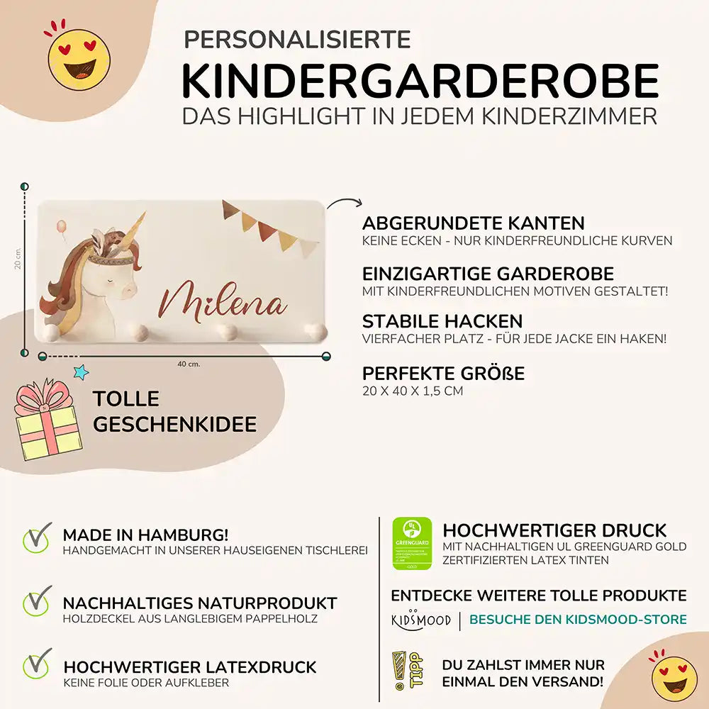 detailansicht der gravierten einhorn boho motive auf der holzgarderobe
