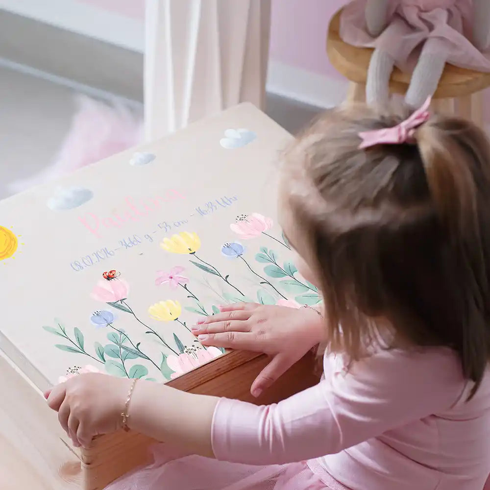 Boîte à souvenirs bébé personnalisée Fleurs sauvages – moment de découverte des souvenirs