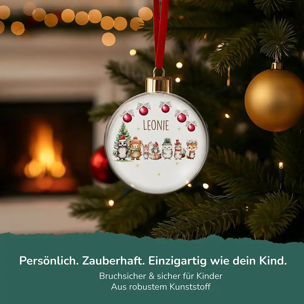 Weihnachtskugel personalisiert mit Namen - Niedliche Frostfreunde im Zauberwald