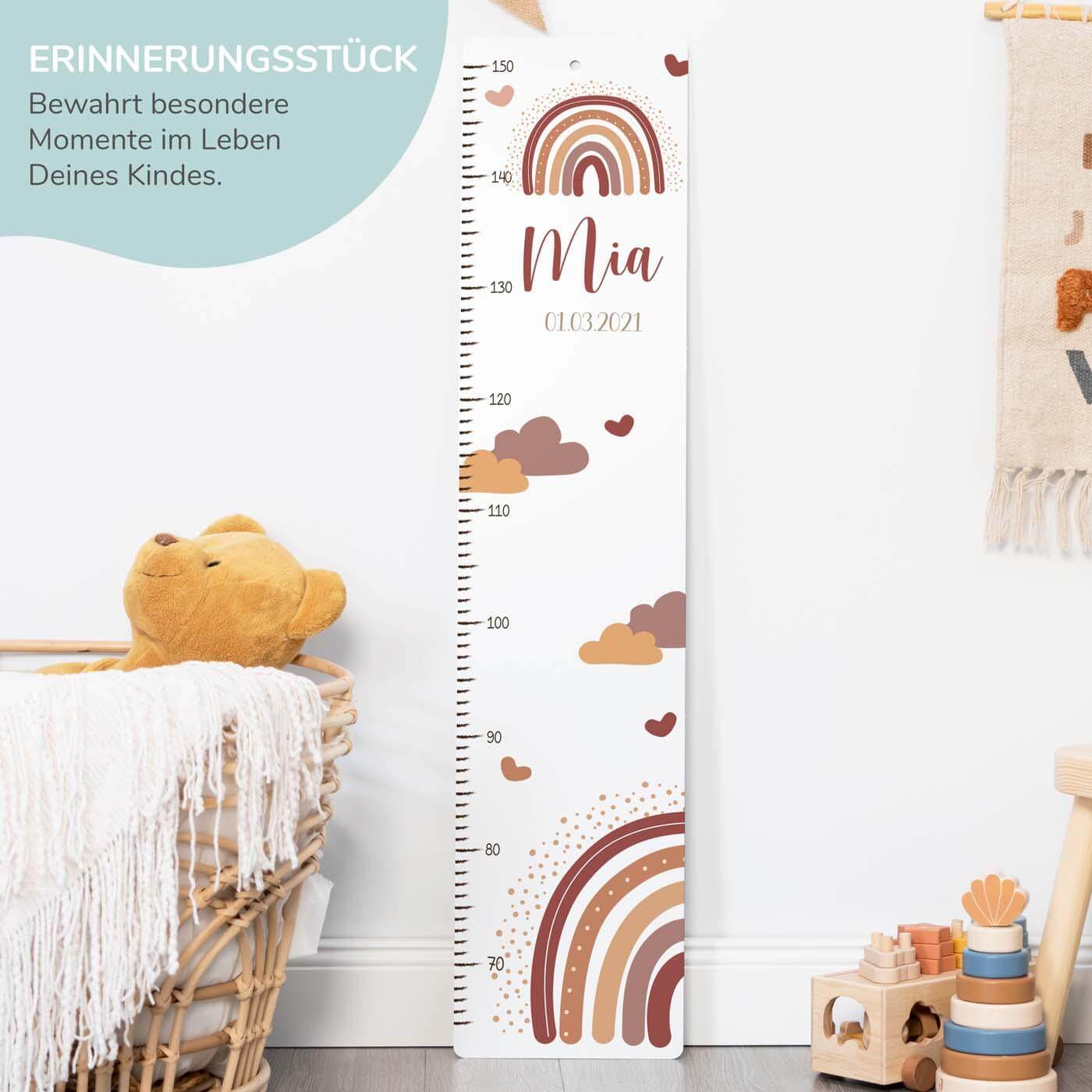 personalisiertes geschenk messlatte mit regenbogen und wolken design in orange