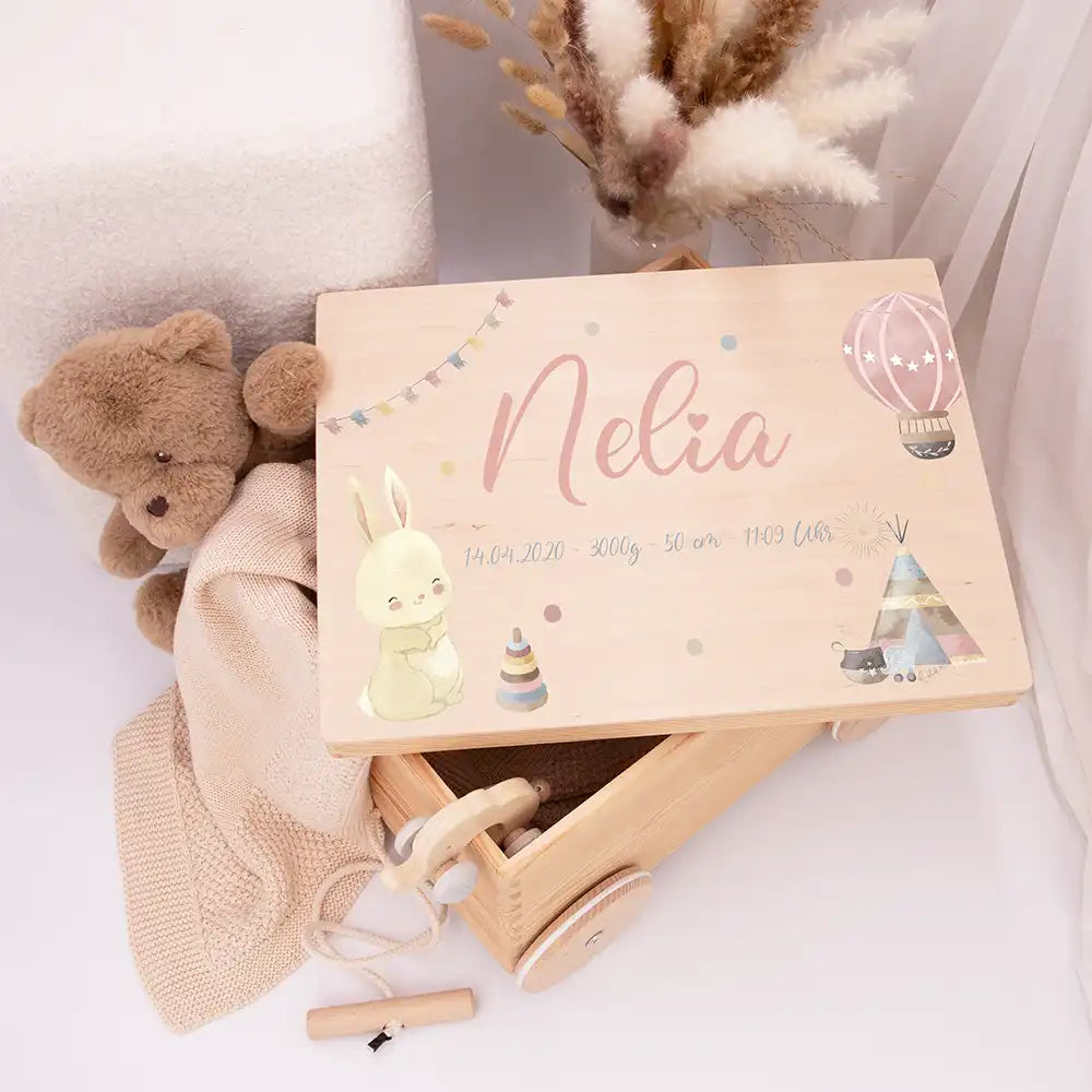 Spielzeugkiste mit Rädern personalisiert - Hasenfreude