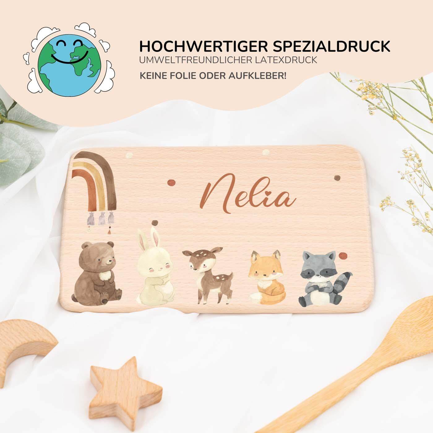 frühstücksbrettchen mit boho tierfamilie und regenbogen motiv und individuellem namen