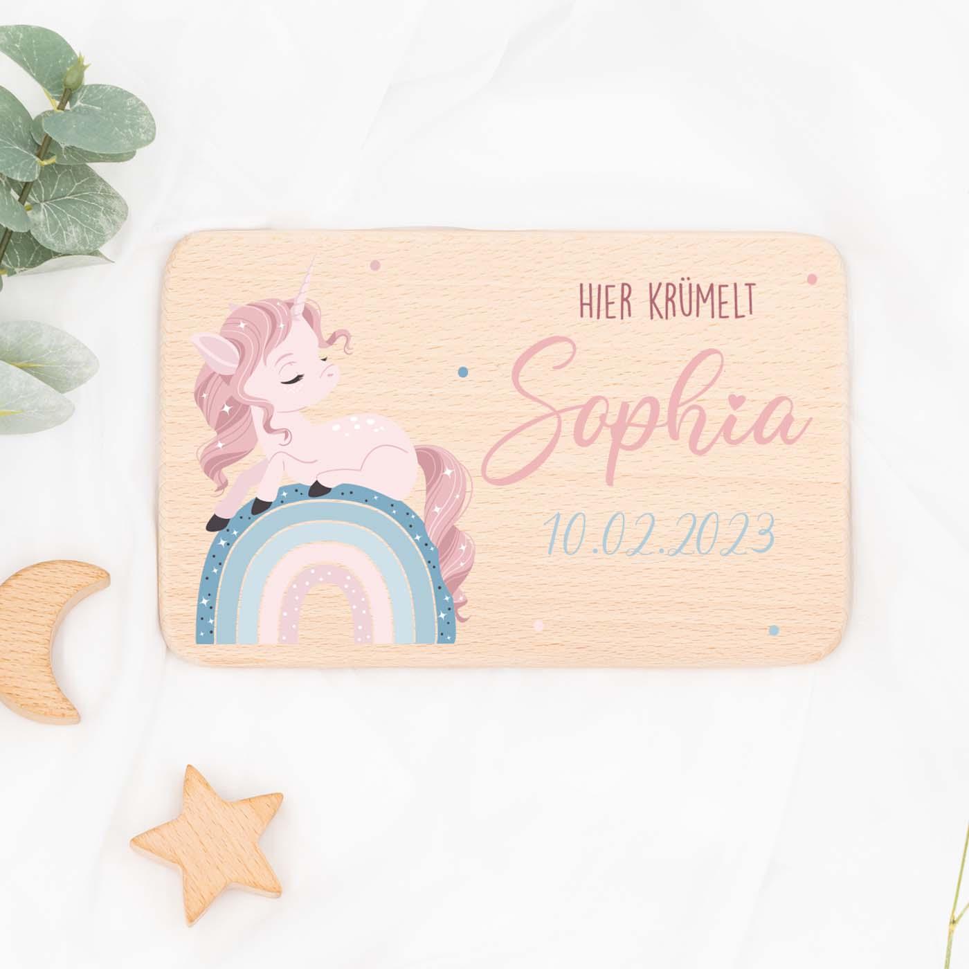 personalisiertes frühstücksbrettchen mit einhorn-regenbogen design
