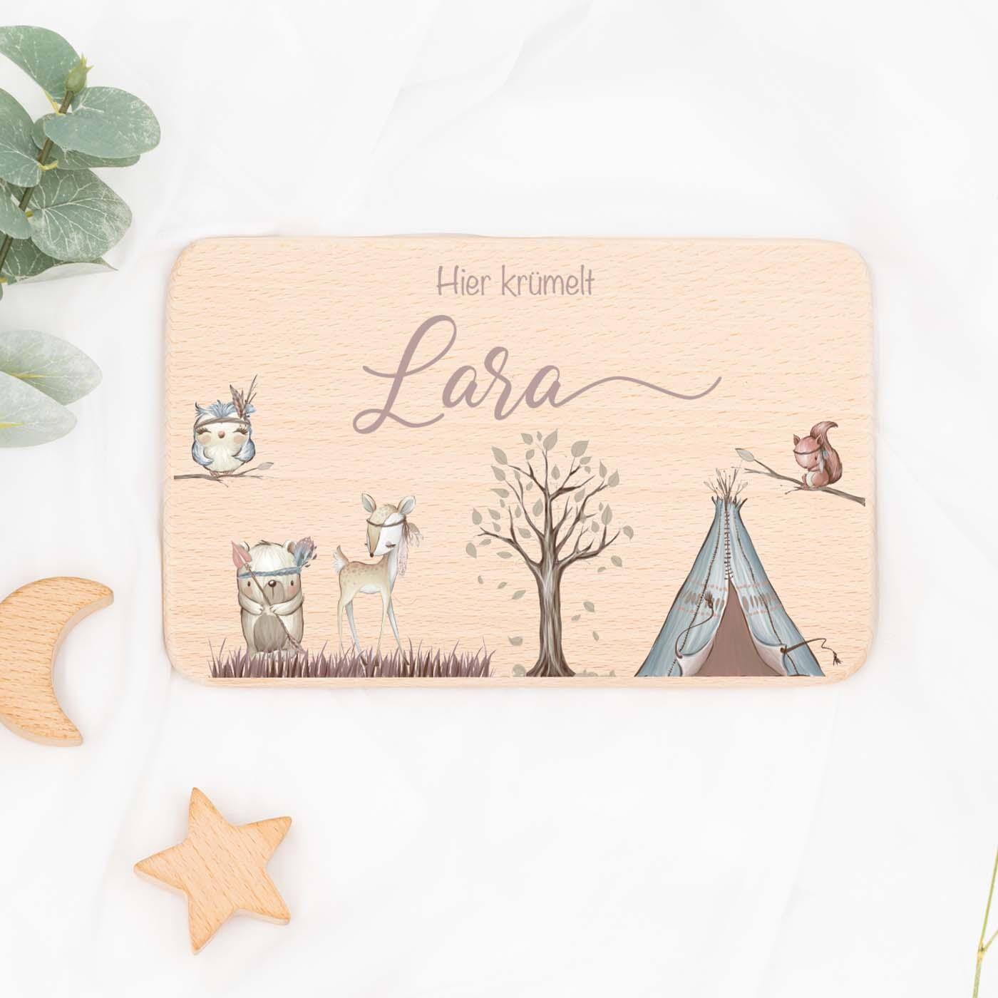 personalisiertes frühstücksbrettchen mit woodland design