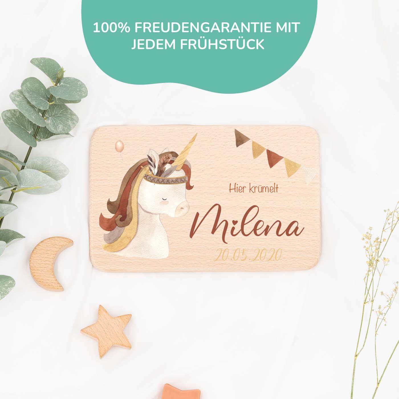 nahaufnahme des frühstücksbrettchens mit einhorn boho motiv