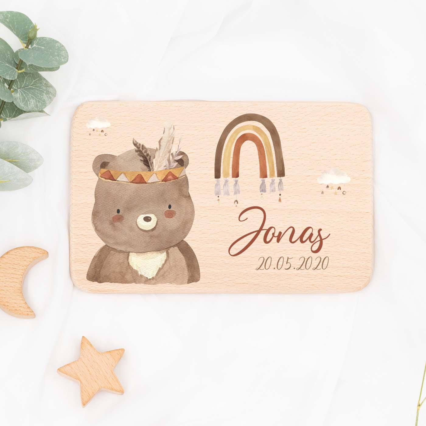 personalisiertes frühstücksbrettchen mit bär boho design