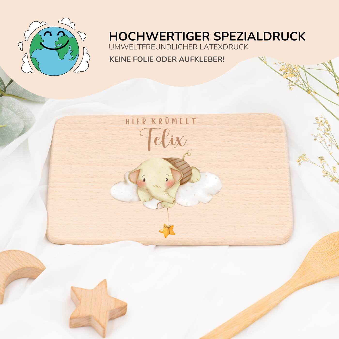 frühstücksbrettchen mit elefant auf wolken motiv und individuellem namen