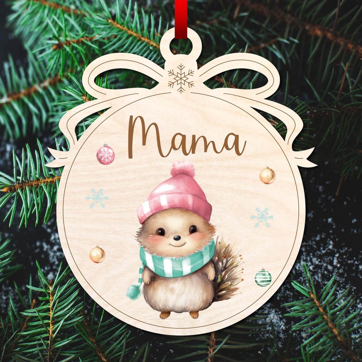 weihnachtskugeln aus holz mit bär und tierfamilie personalisiert