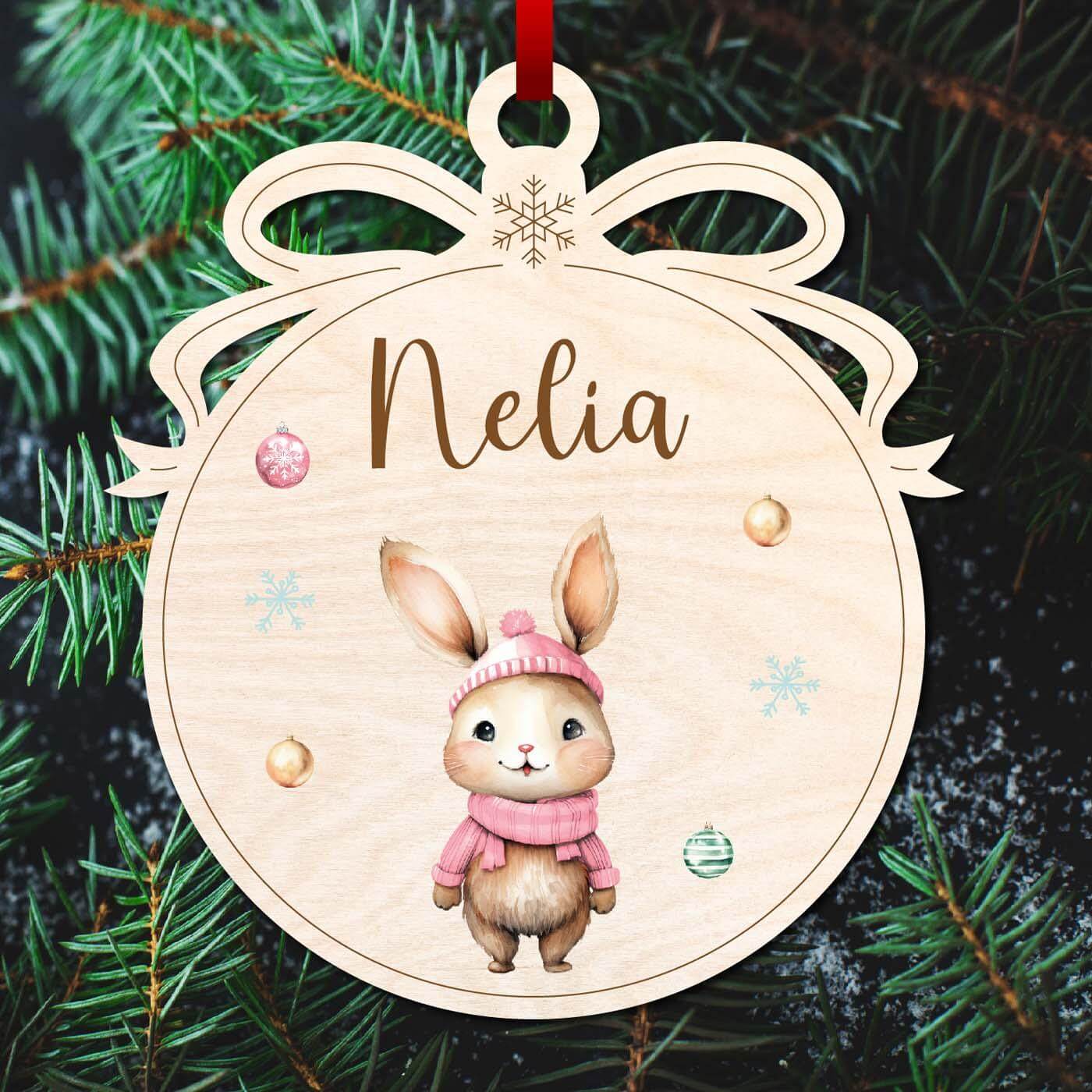 holzweihnachtskugel mit bär motiv und individuellem namen