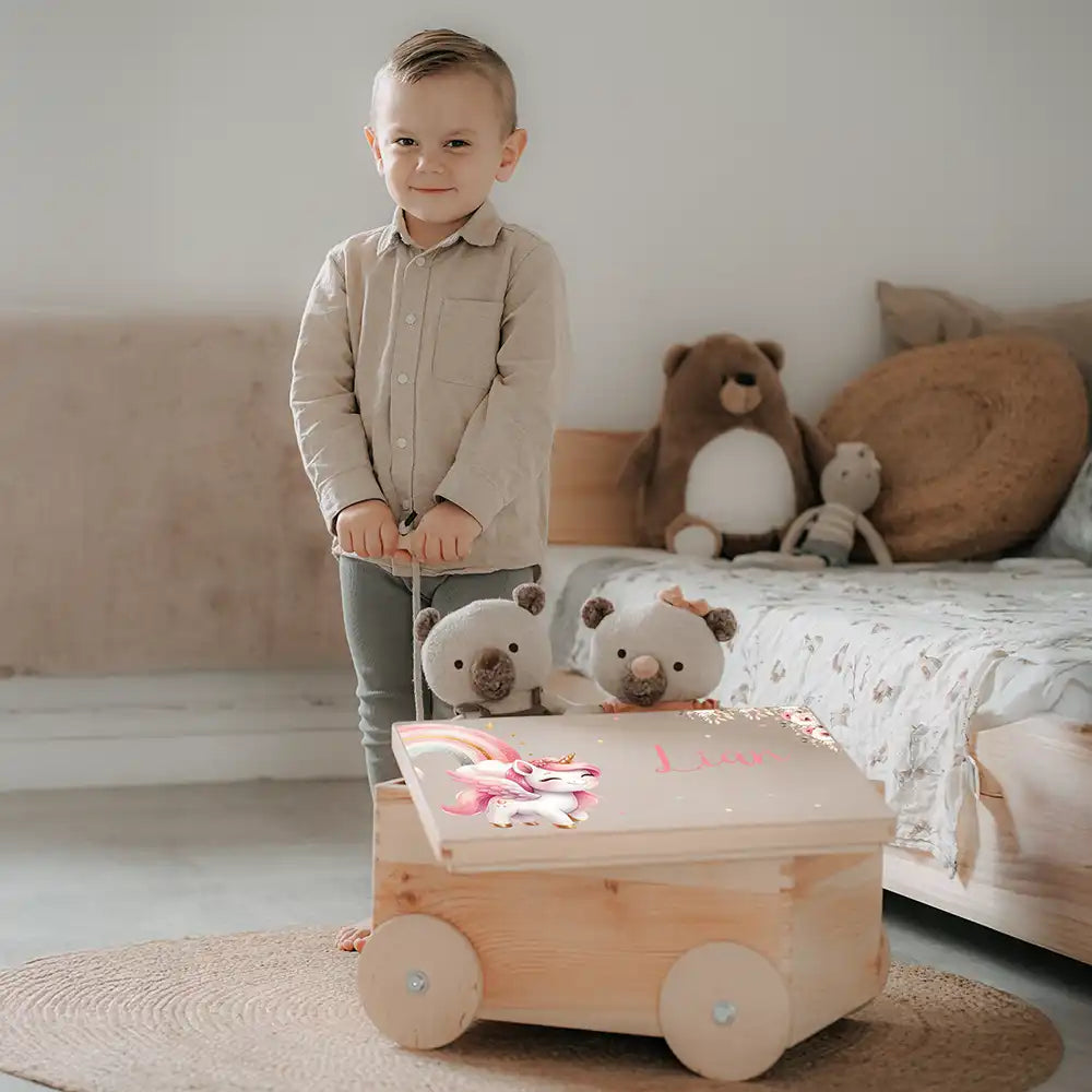 Spielzeugkiste mit Rädern personalisiert - Einhorn