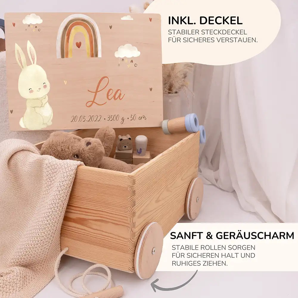 Spielzeugkiste mit Rädern personalisiert - Häschen mit Regenbogen