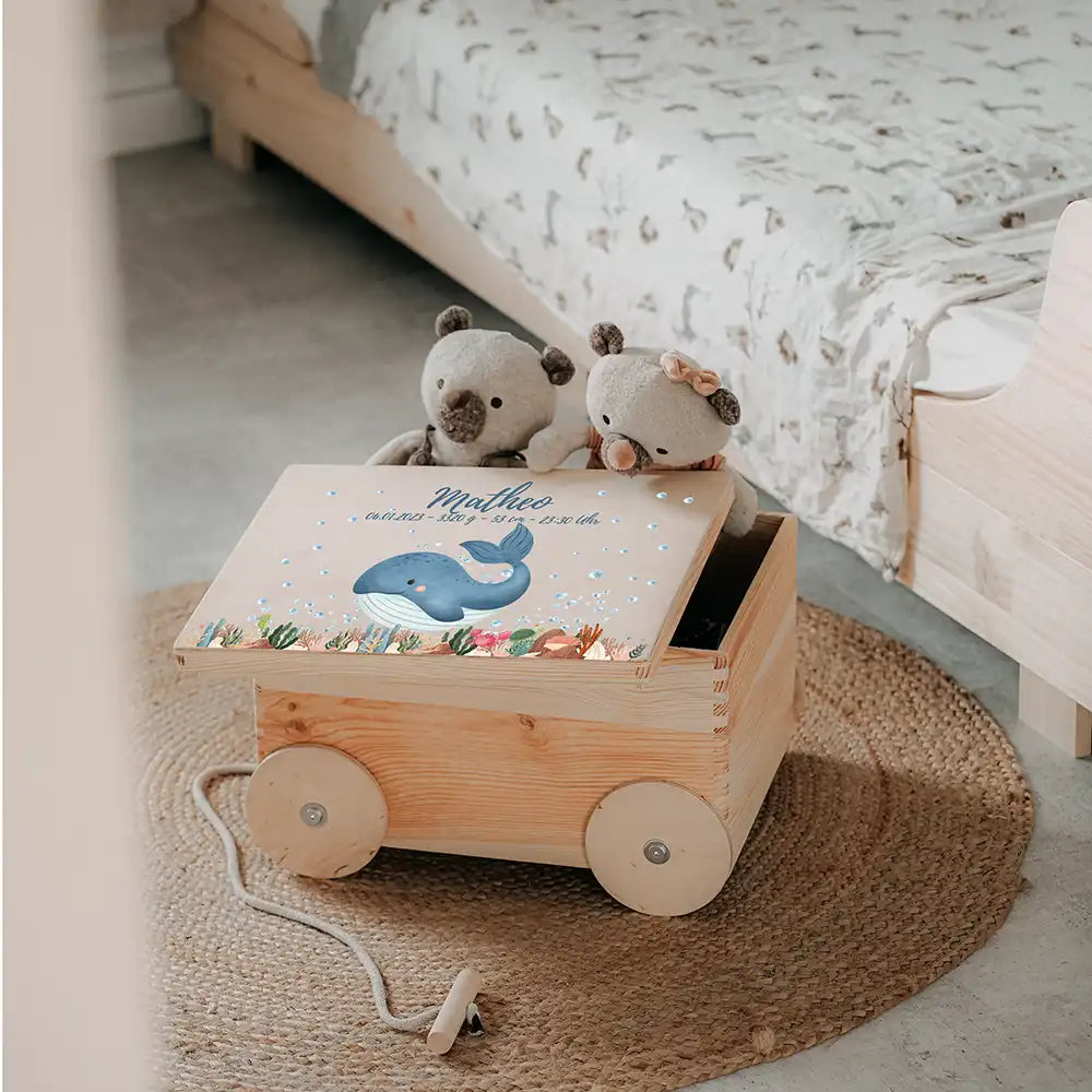 Spielzeugkiste mit Rädern personalisiert - Niedlicher Wal