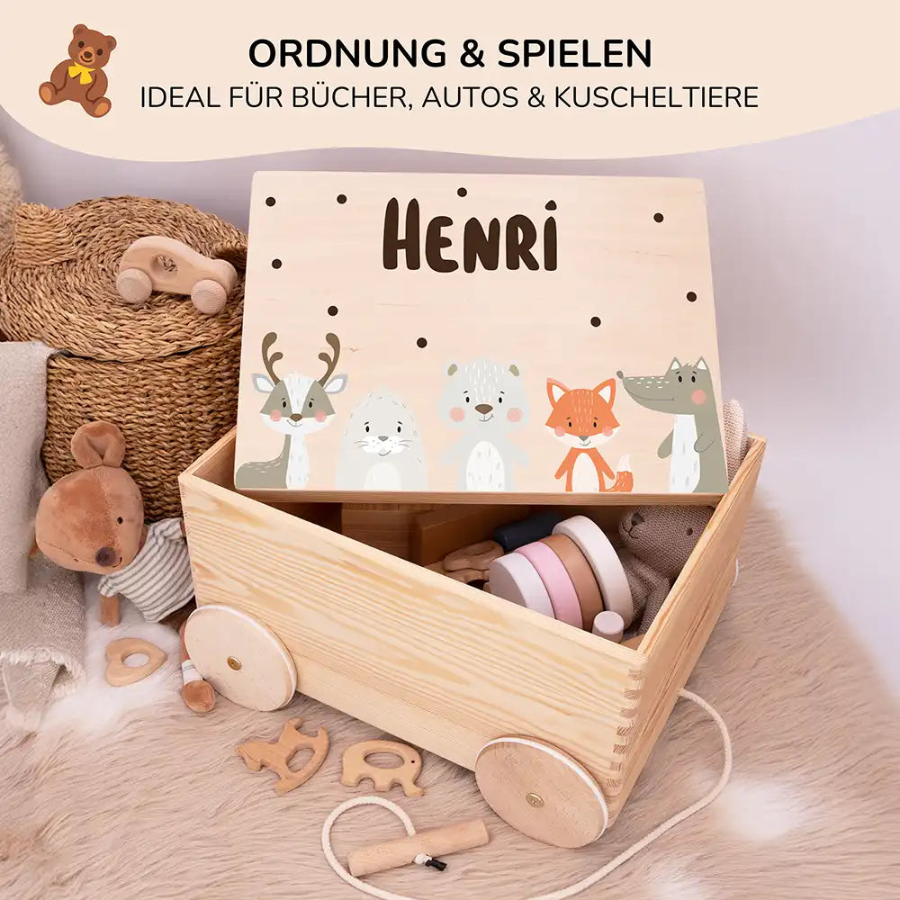 Spielzeugkiste mit Rädern personalisiert - Winterliche Waldtiere
