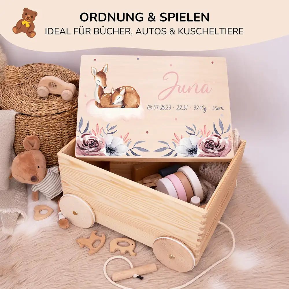 Spielzeugkiste mit Rädern personalisiert - Mama Reh