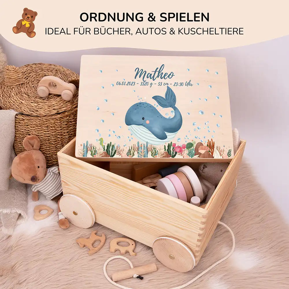 Spielzeugkiste mit Rädern personalisiert - Niedlicher Wal