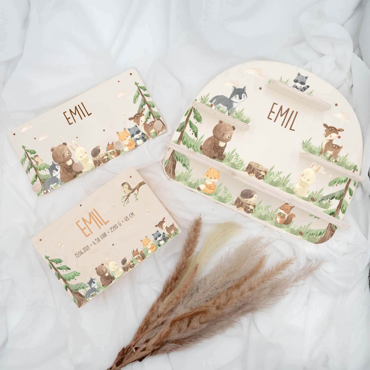 nahaufnahme der waldtier-bundle erinnerungskiste aus holz