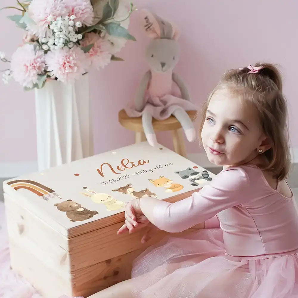 Individuelle Holz-Erinnerungsbox mit Namen, Geburtsdatum und Maßen graviert - Keepsake Box für Babys erste Schätze mit Tiermotiven