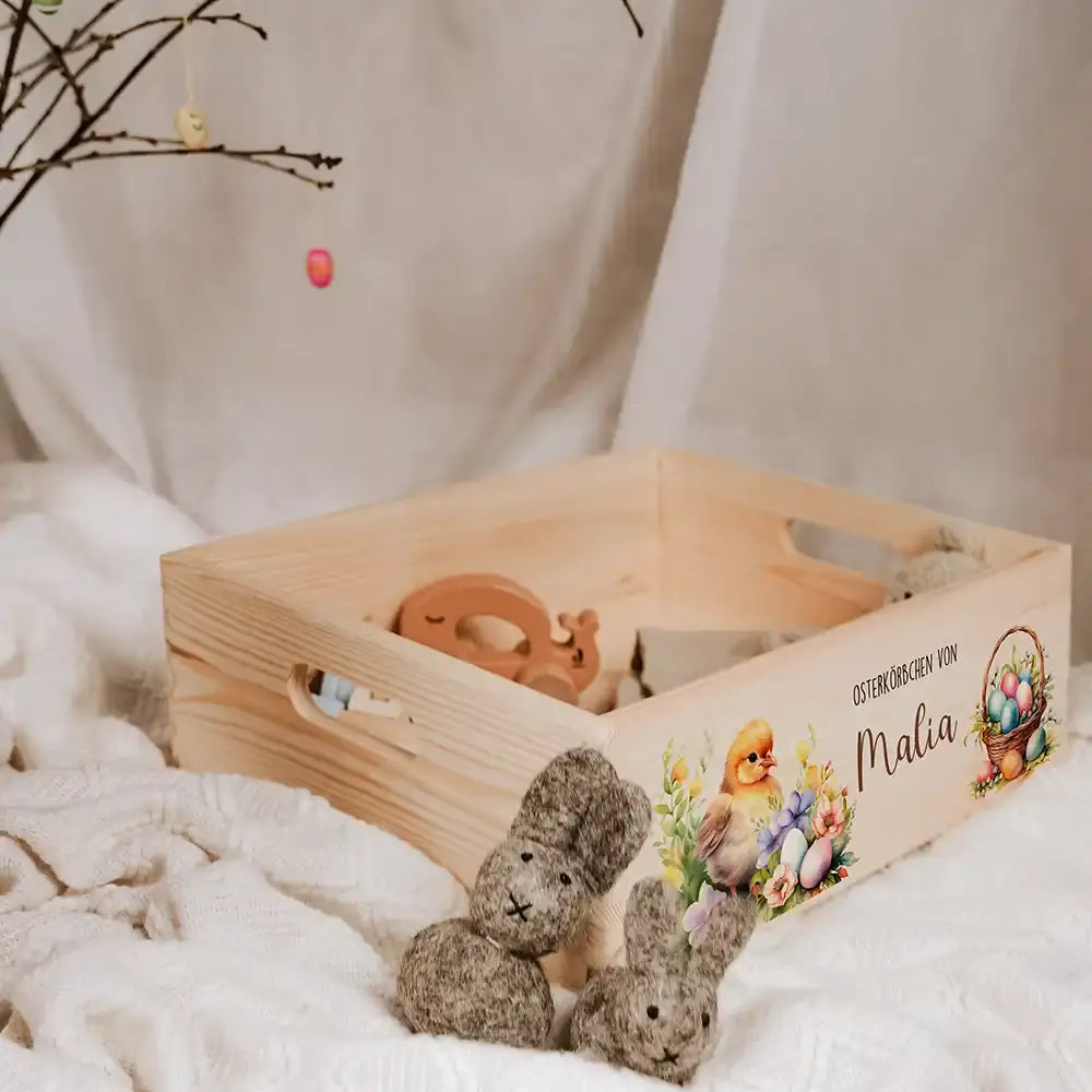 Osterkiste Holz personalisiert - Küken im Blumengarten